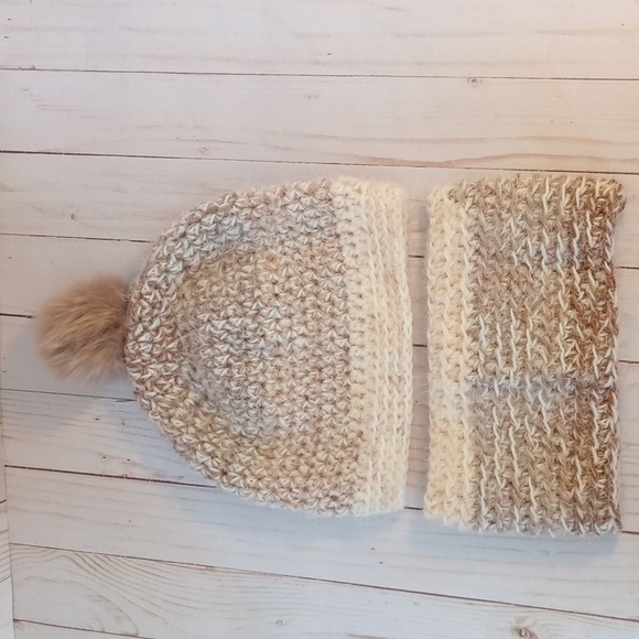 Hand crocheted beanie with a faux fur pom and cowl scarf set - Picture 4 of 9